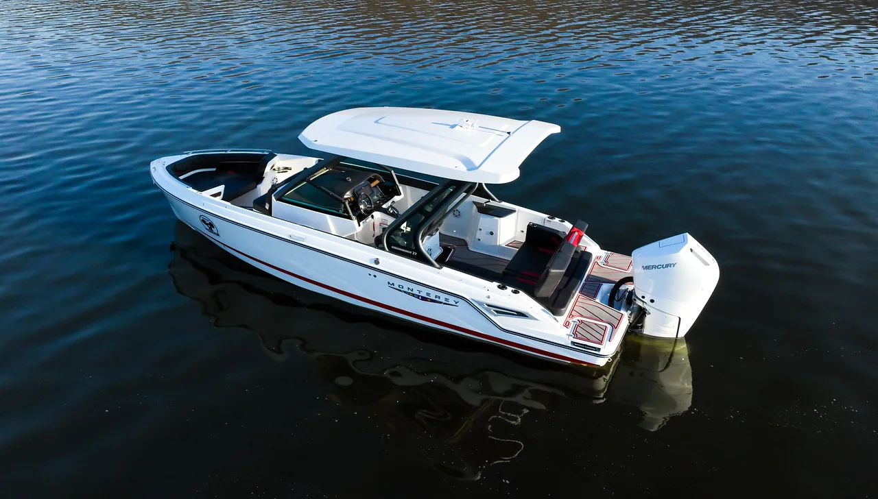Monterey Elite 27 on the water at Ugly John's, professional photo 2