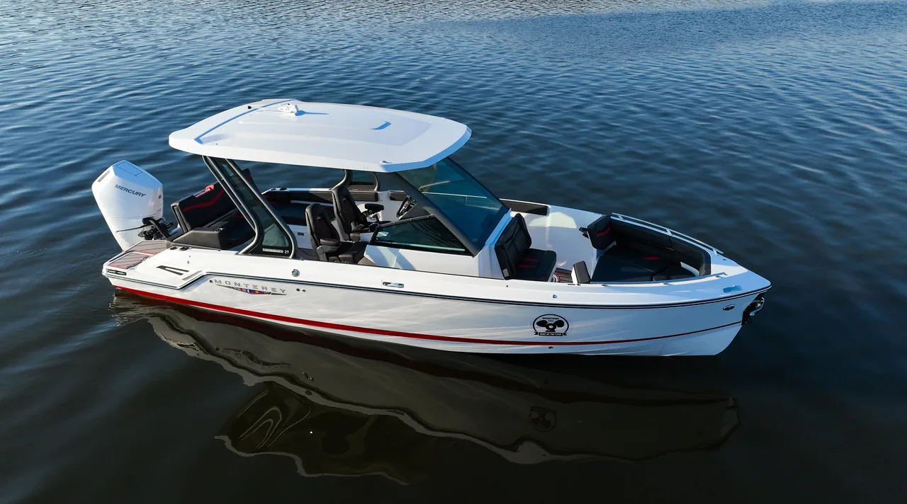 Monterey Elite 27 on the water at Ugly John's, professional photo 3