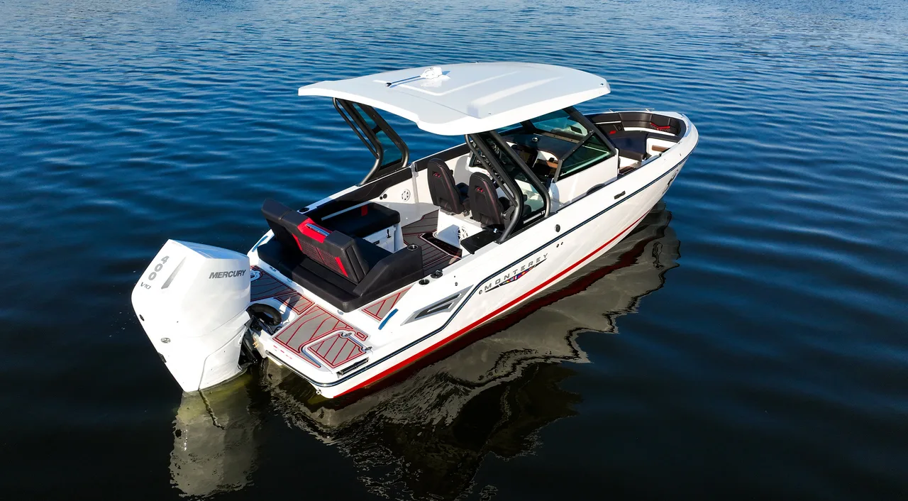 Monterey Elite 27 on the water at Ugly John's, professional photo 4
