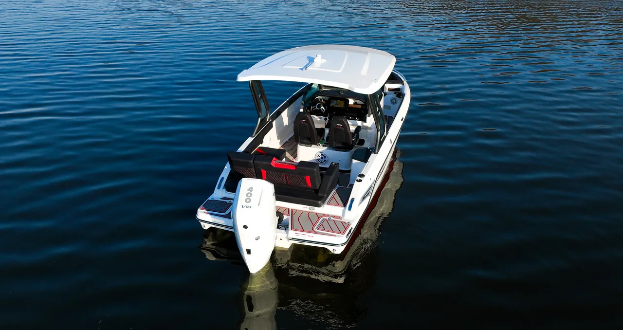 Monterey Elite 27 on the water at Ugly John's, professional photo 5