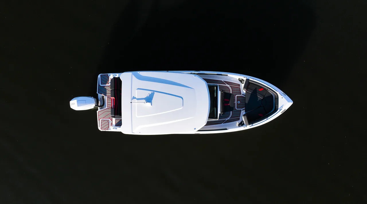 Monterey Elite 27 on the water at Ugly John's, professional photo 6
