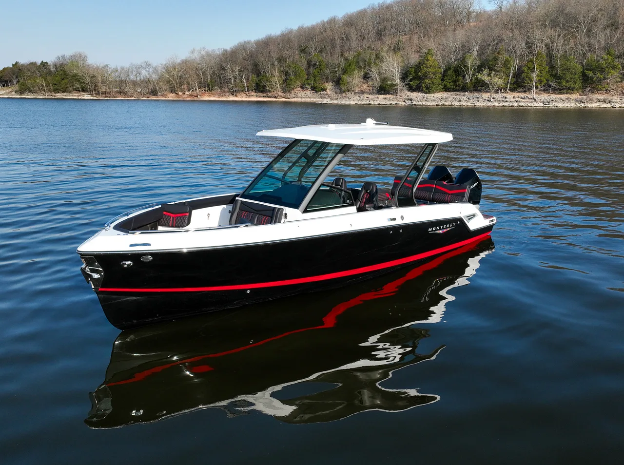 Monterey Elite 30 on the water at Ugly John's, professional photo 1
