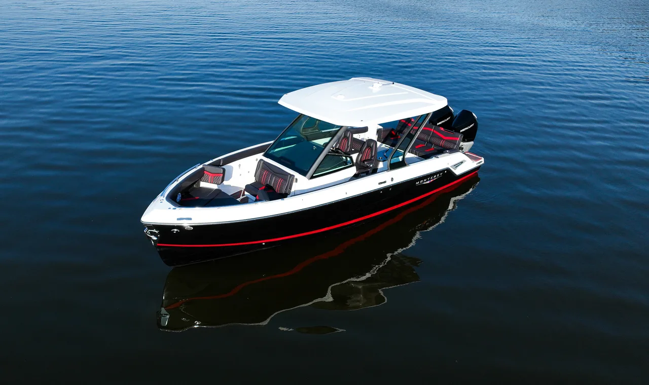 Monterey Elite 30 on the water at Ugly John's, professional photo 5