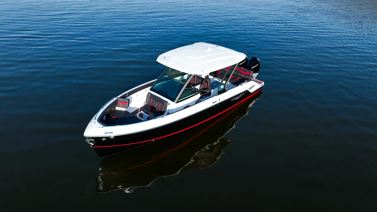 Monterey Elite 30 on the water at Ugly John's, professional photo 6