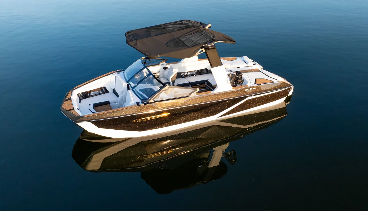 Nautique Super Air G23 on the water at Ugly John's, professional photo 1