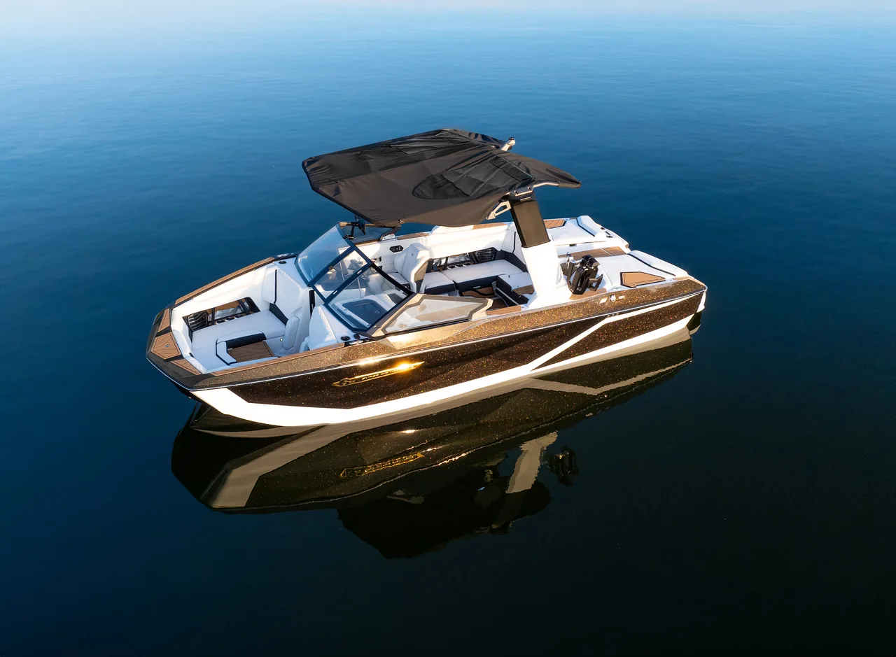 Nautique Super Air G23 on the water at Ugly John's, professional photo 2