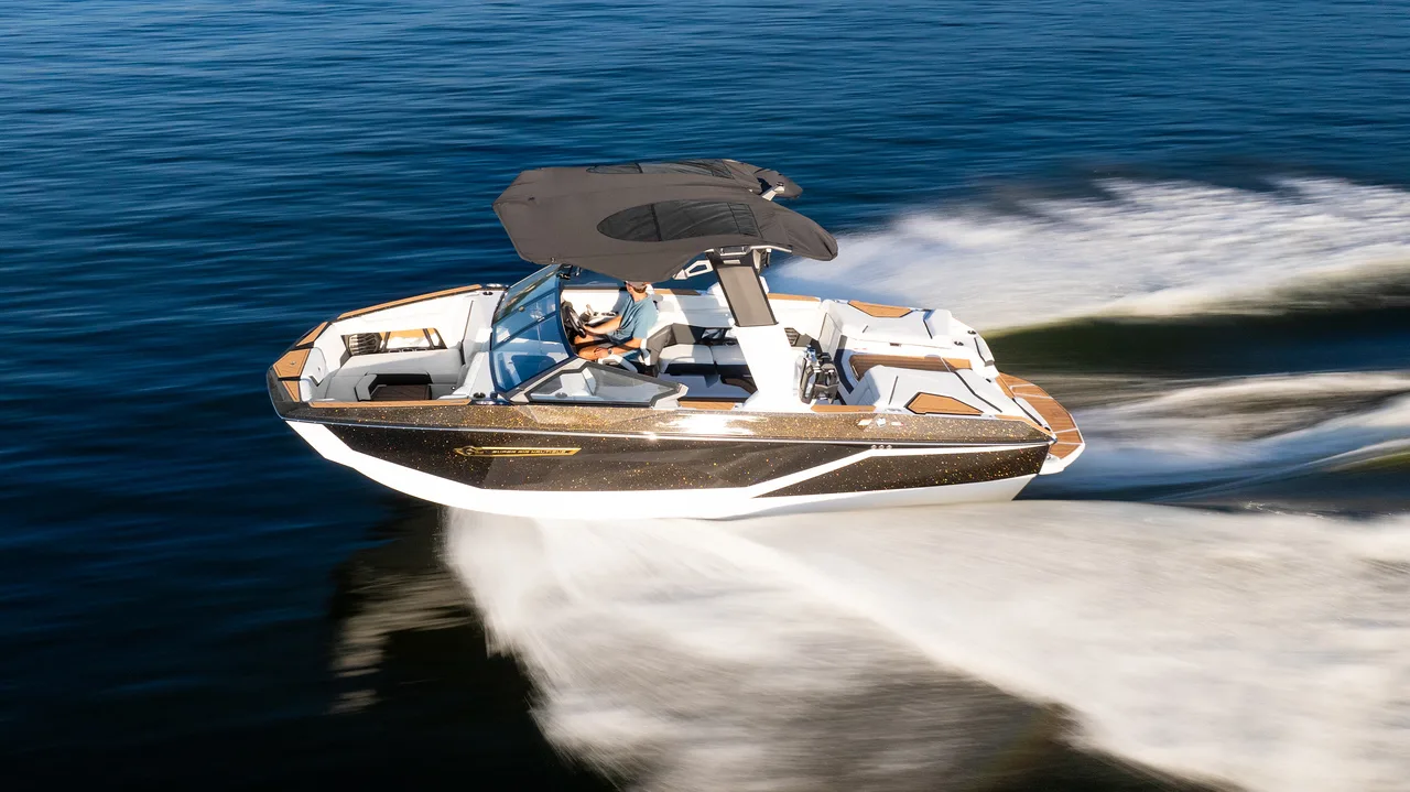 Nautique Super Air G23 on the water at Ugly John's, professional photo 5