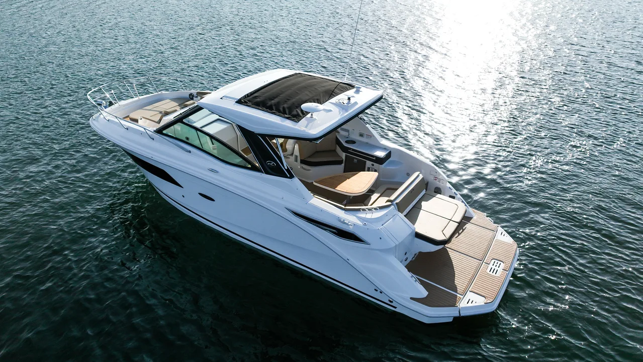 Sea Ray 320 Sundancer on the water at Ugly John's, professional photo 3