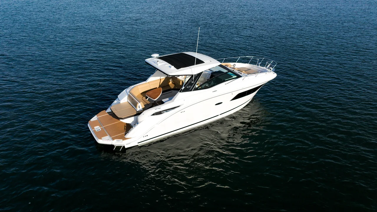 Sea Ray 320 Sundancer on the water at Ugly John's, professional photo 4