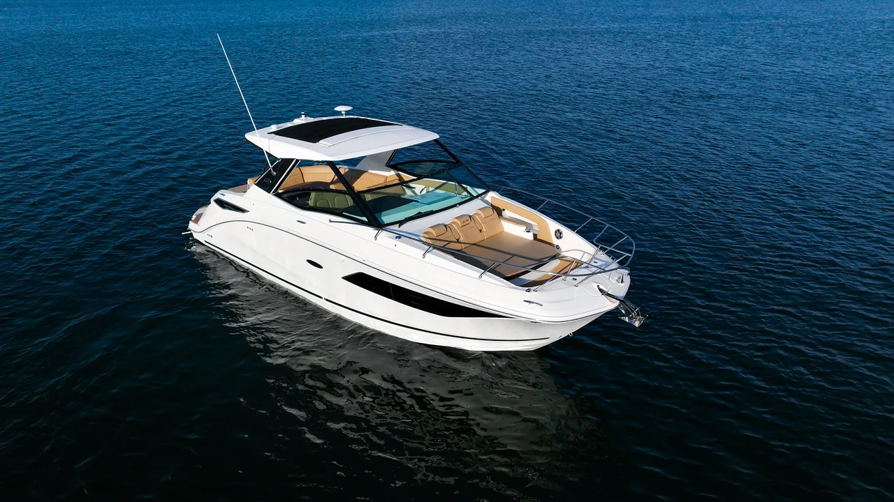 Sea Ray 320 Sundancer on the water at Ugly John's, professional photo 5