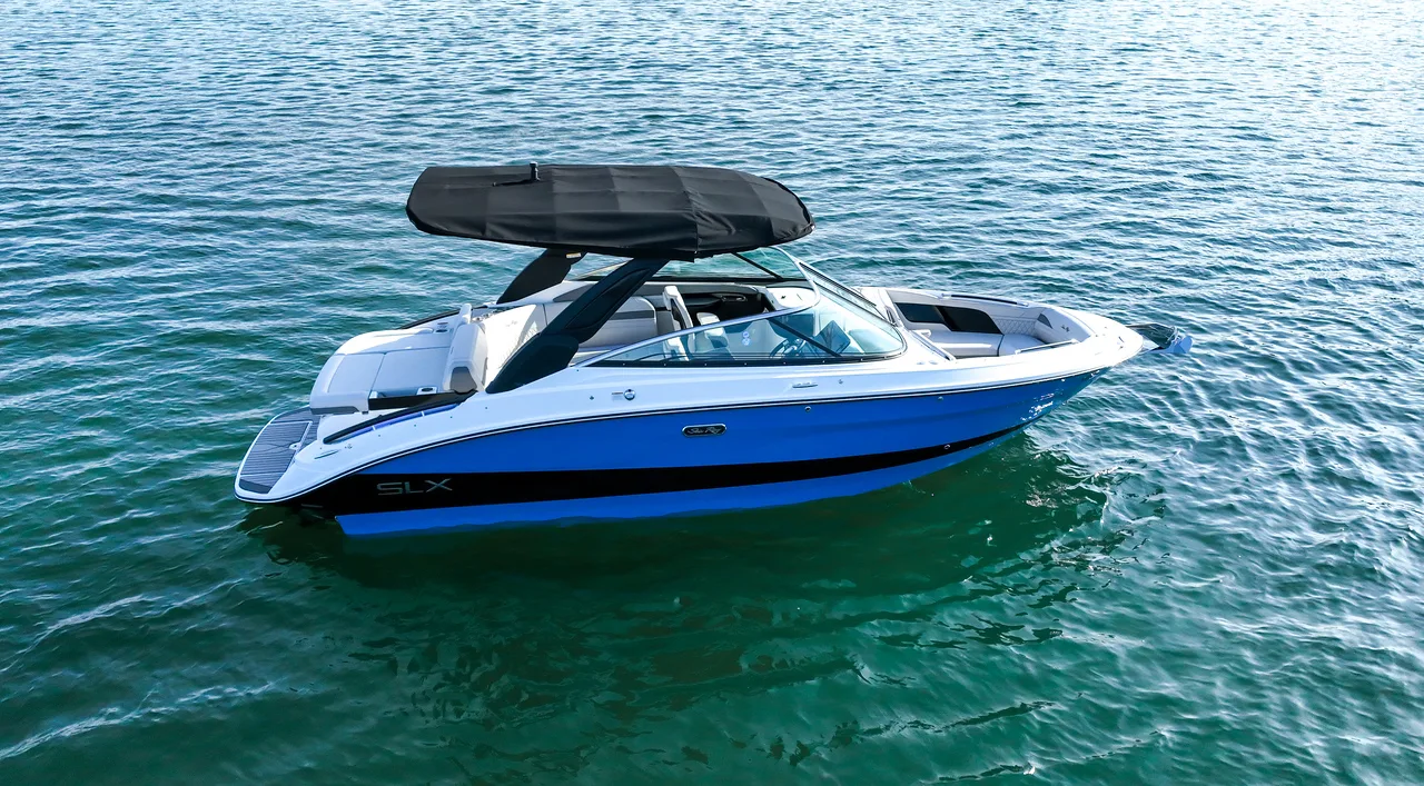 Sea Ray SLX 260 on the water at Ugly John's, professional photo 1