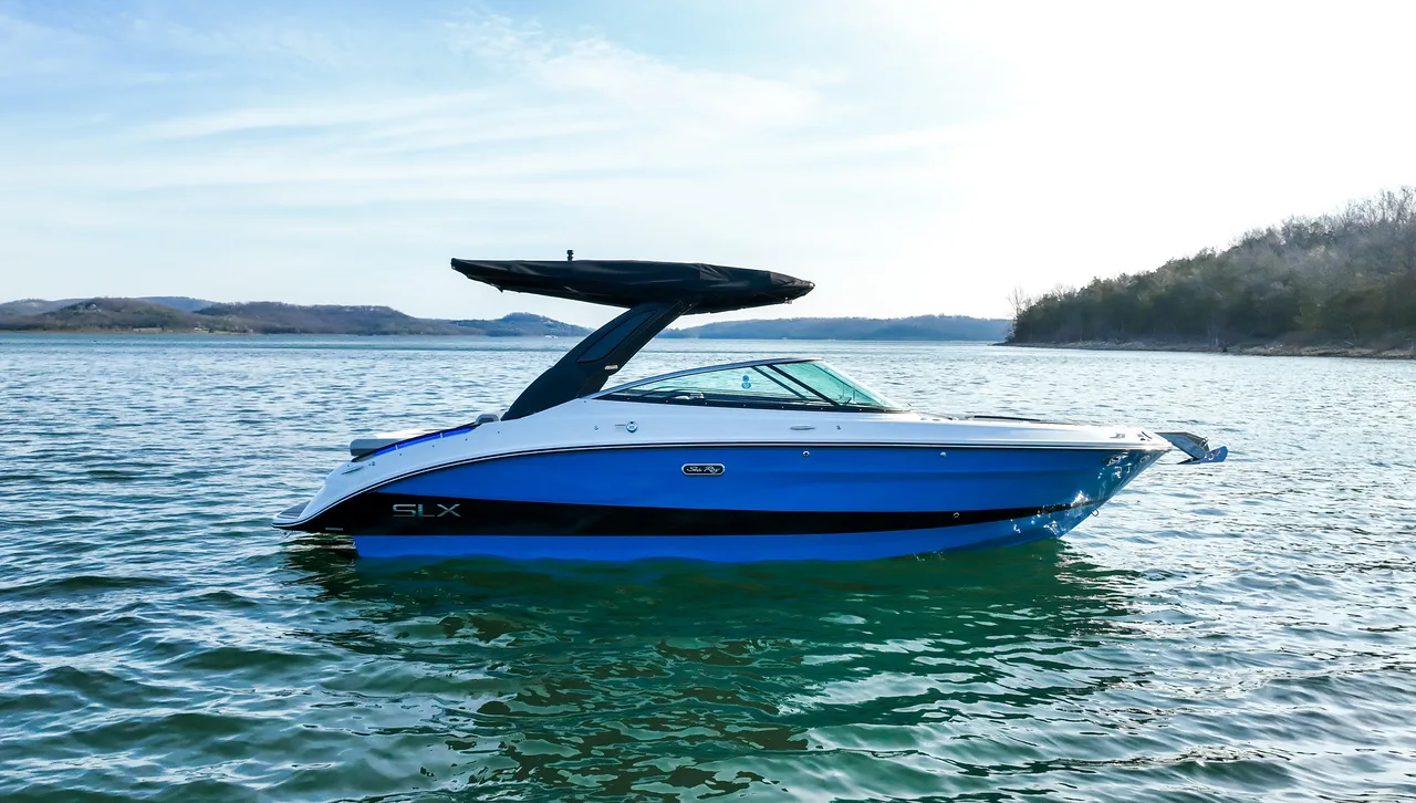 Sea Ray SLX 260 on the water at Ugly John's, professional photo 2