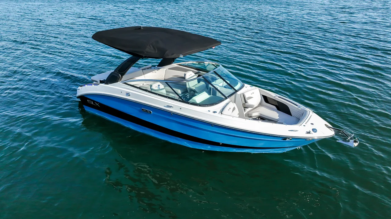 Sea Ray SLX 260 on the water at Ugly John's, professional photo 4