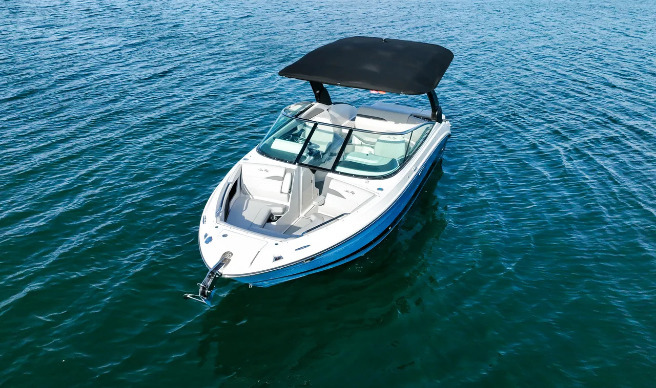 Sea Ray SLX 260 on the water at Ugly John's, professional photo 5