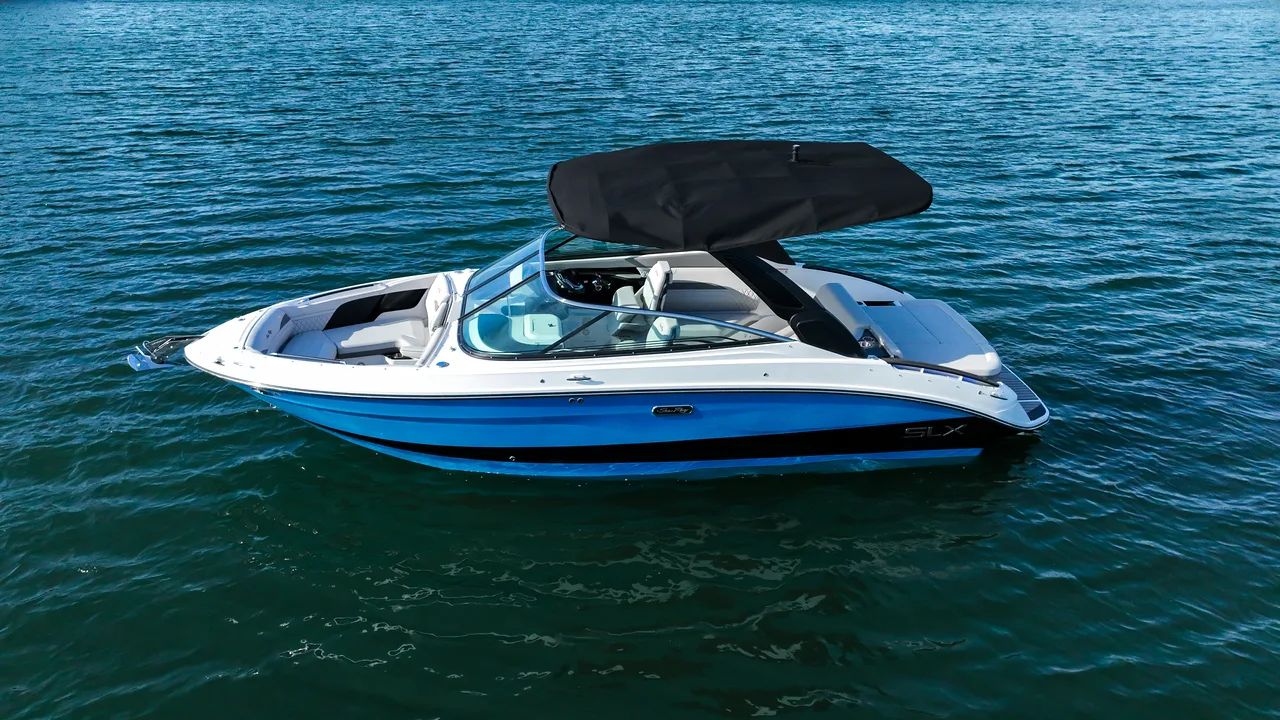 Sea Ray SLX 260 on the water at Ugly John's, professional photo 6